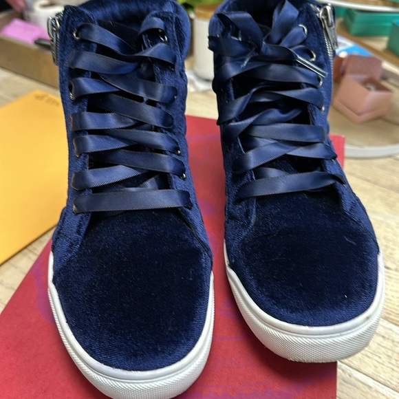 SO Authentic American heritage style Stacey size 5, navy velvet high top - Picture 2 of 6